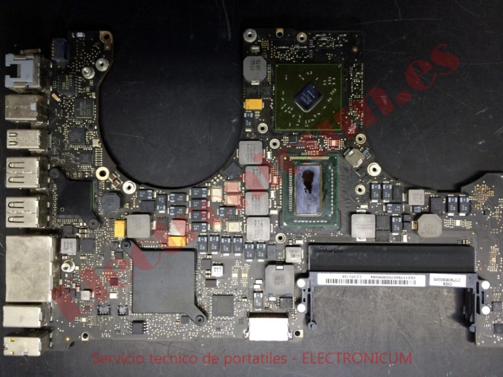 Macbook pro mojado con agua